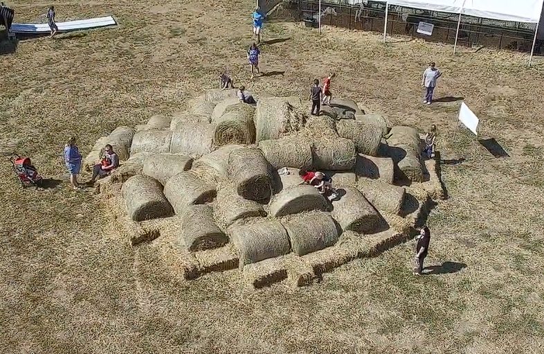 Play on Hay bales